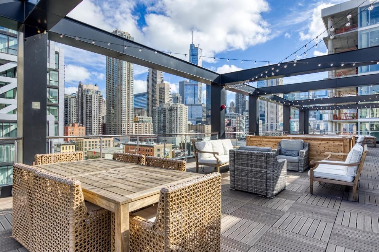 River N 1br W Gym Pool Wd Nr Mag Mile Chi-440 * Chicago