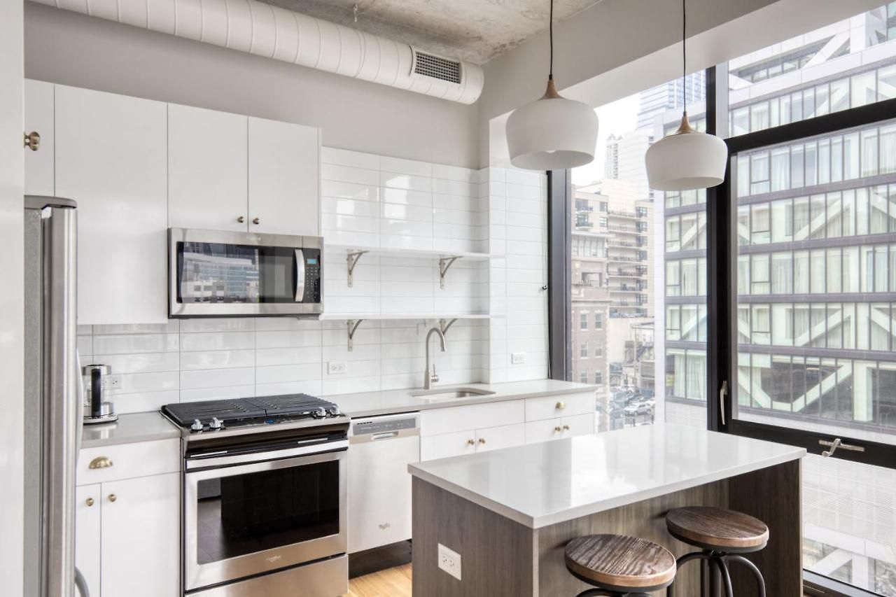River North 1br W Gym Lounge Roof Nr Riverwalk Chi-895 Apartment *