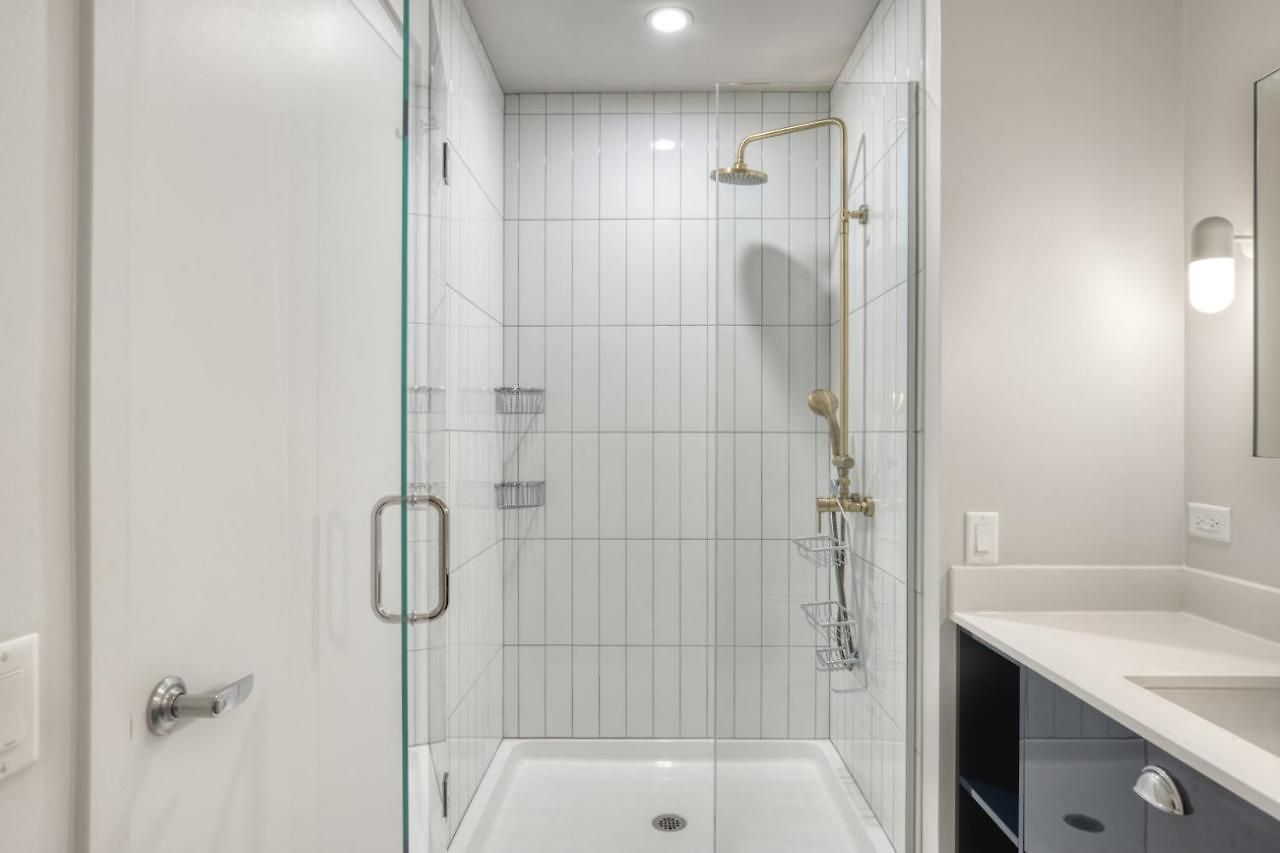 Apartment River North 1br W Gym Lounge Roof Nr Riverwalk Chi-895 Chicago