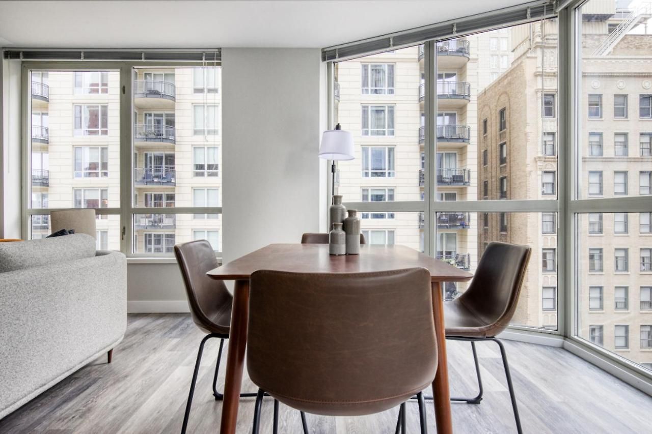 Gold Coast 2br W Gym Lounge 1 Block To L Chi-801 Apartment