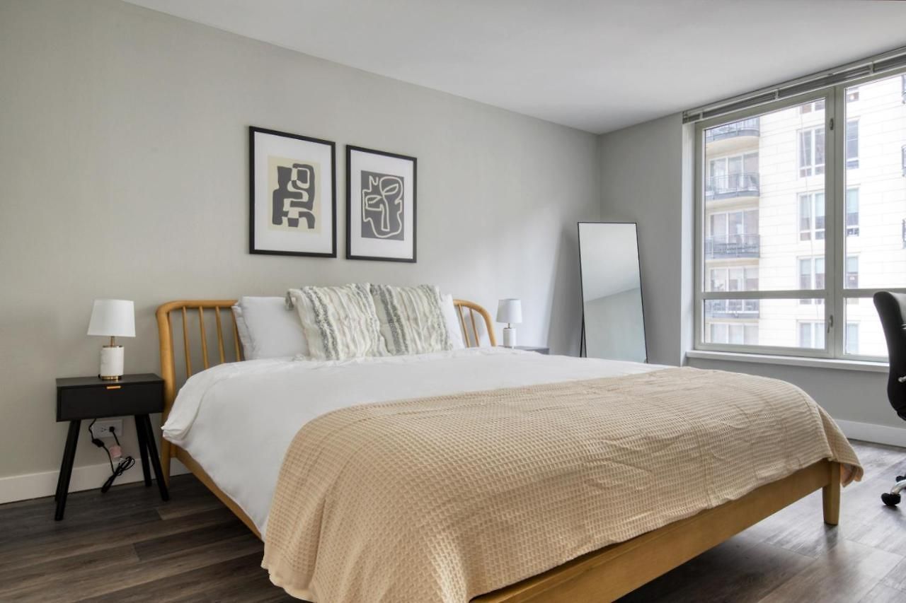 Gold Coast 2br W Gym Lounge 1 Block To L Chi-801 Apartment *