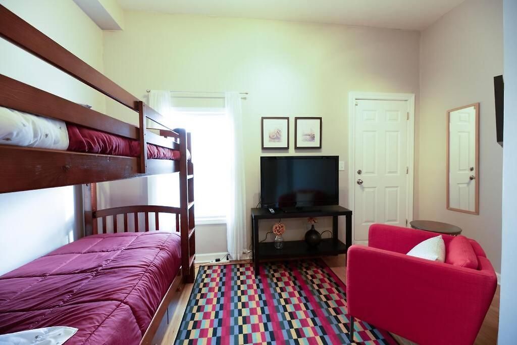 Holiday home Spacious Row Next Transit Near Downtown W Parking *
