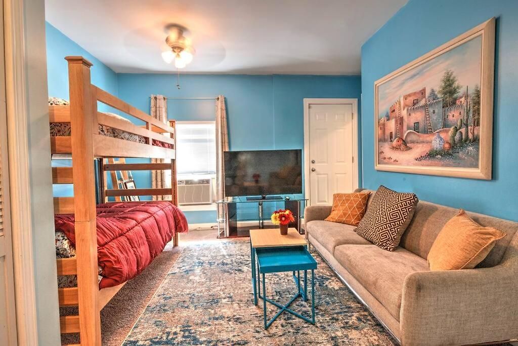 Spacious Row Next Transit Near Downtown W Parking Holiday home *