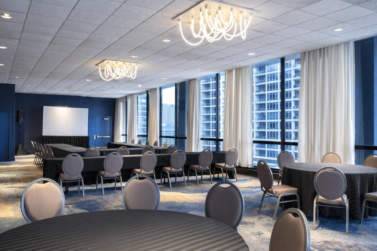 Voco Downtown - Riverwalk By Ihg Hotel