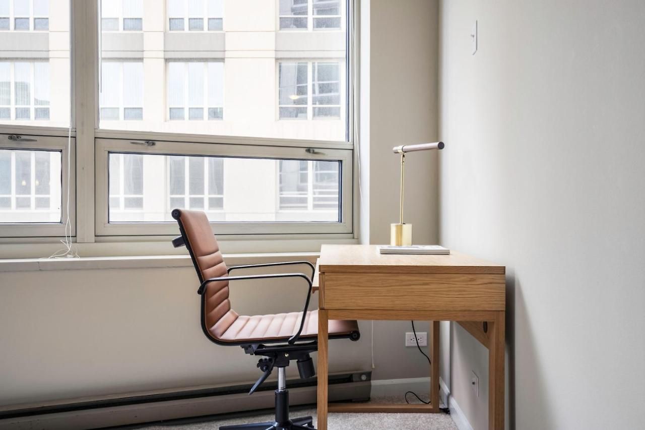 Apartment River N 2br W Gym Wd Nr Magnificent Mile Chi-160