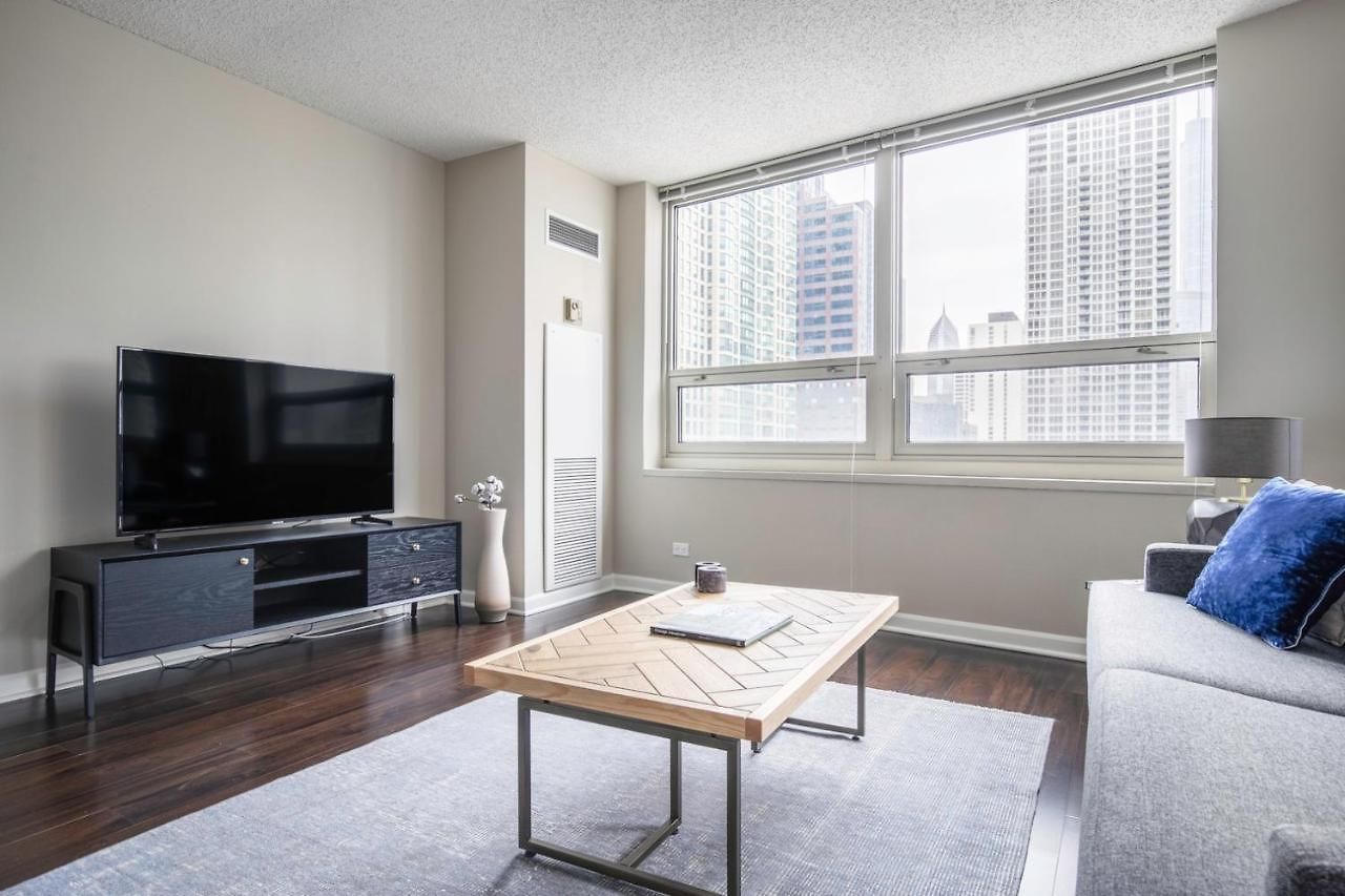 River N 2br W Gym Wd Nr Magnificent Mile Chi-160 Apartment