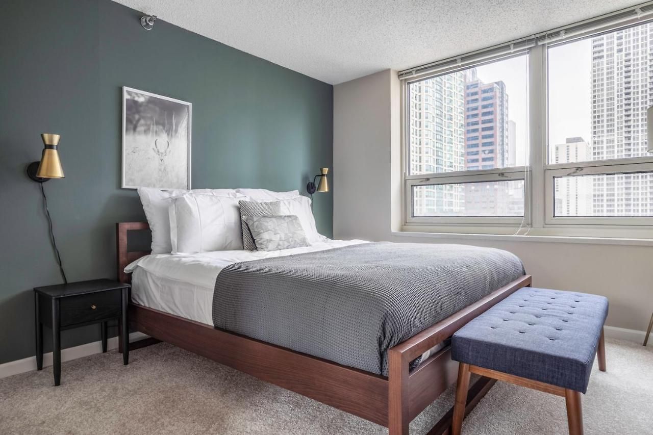River N 2br W Gym Wd Nr Magnificent Mile Chi-160 Chicago