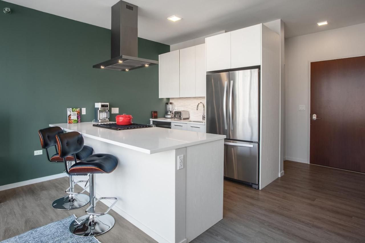 Apartment River N 2br W Gym Wd Bbq Pool Nr Mag Mile Chi-132 *