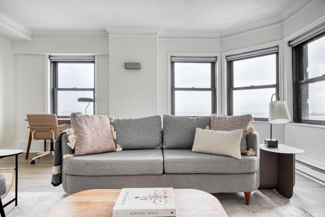 Apartment Gold Coast 2br W Doorman Gym 2 Blocks To L Chi-556