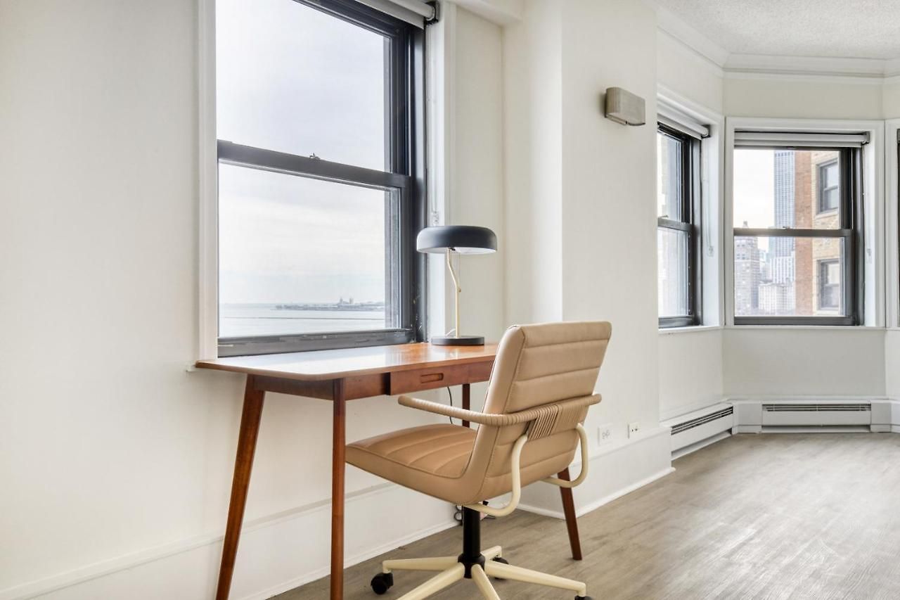 Gold Coast 2br W Doorman Gym 2 Blocks To L Chi-556 * Chicago