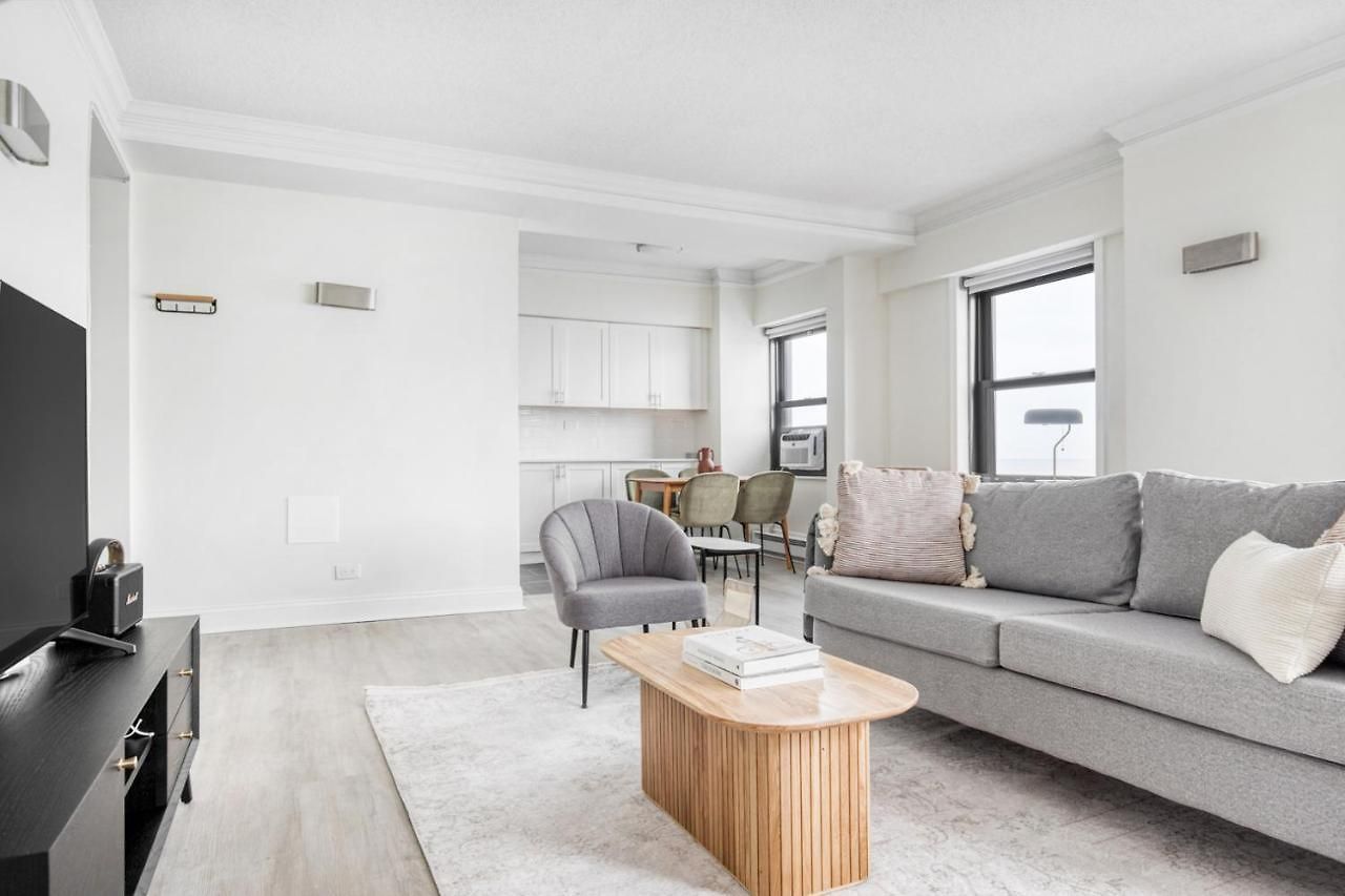 Gold Coast 2br W Doorman Gym 2 Blocks To L Chi-556 Chicago