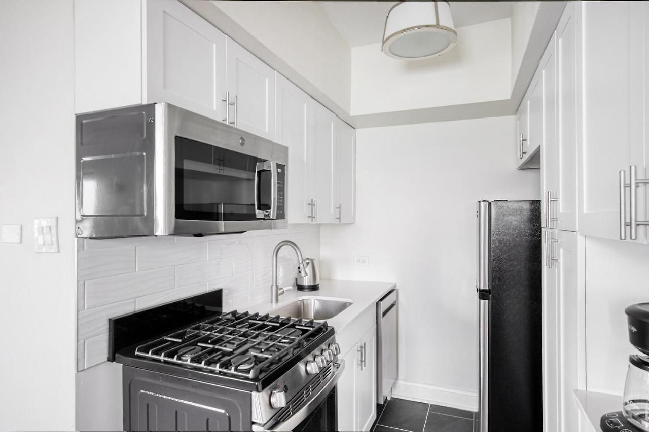 Apartment Gold Coast 2br W Doorman Gym 2 Blocks To L Chi-556