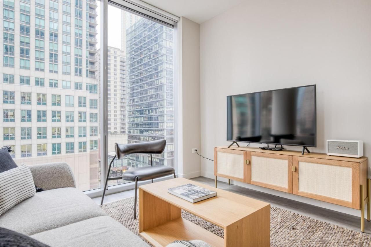 River N 1br W Gym Pool Wd Nr L Chi-124 Apartment *