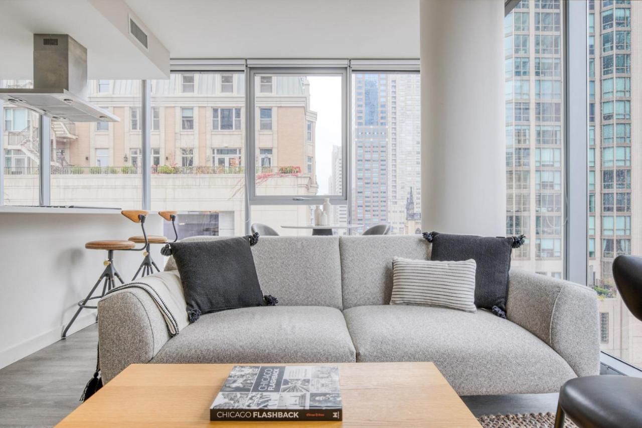 River N 1br W Gym Pool Wd Nr L Chi-124 Chicago