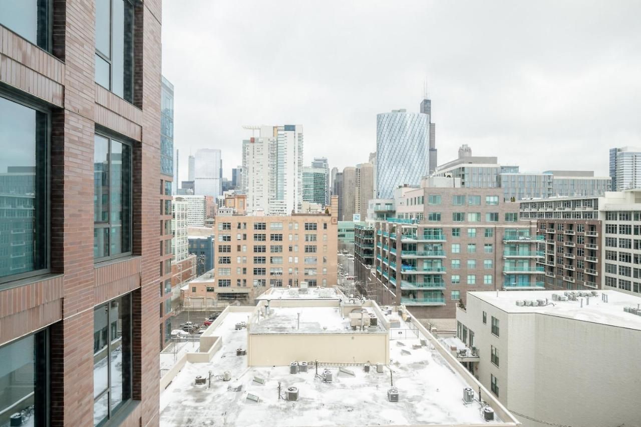 W Loop W Pool Gym Nr Restaurant Row Chi-264 * Chicago