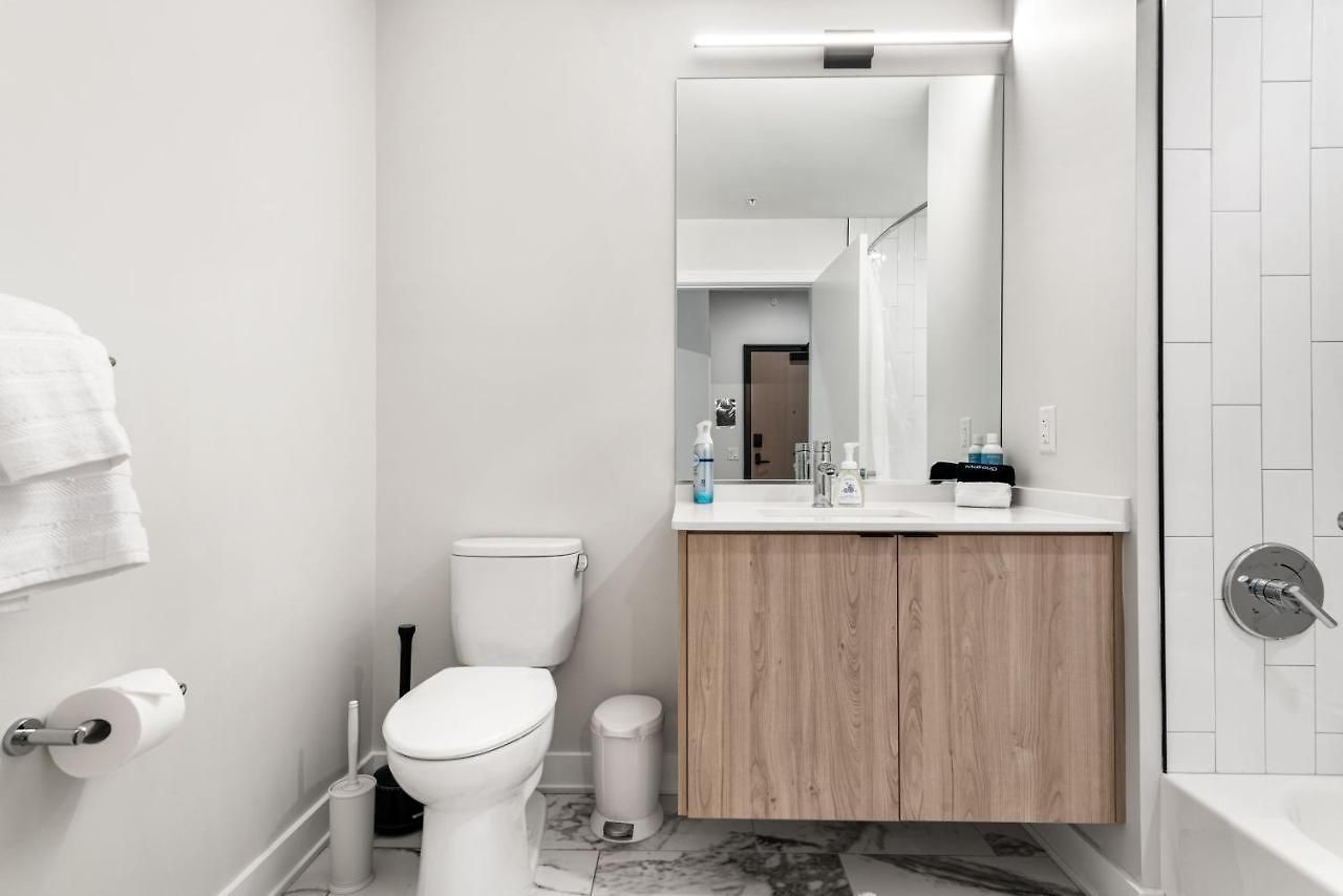 Avra Stylish Prime West Loop Location Near Union Park *