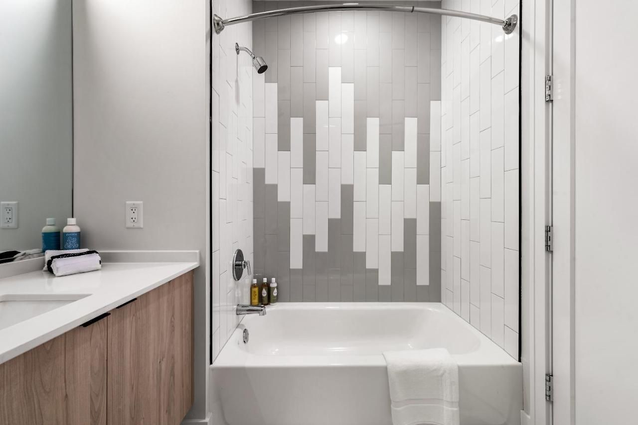Avra Stylish Prime West Loop Location Near Union Park