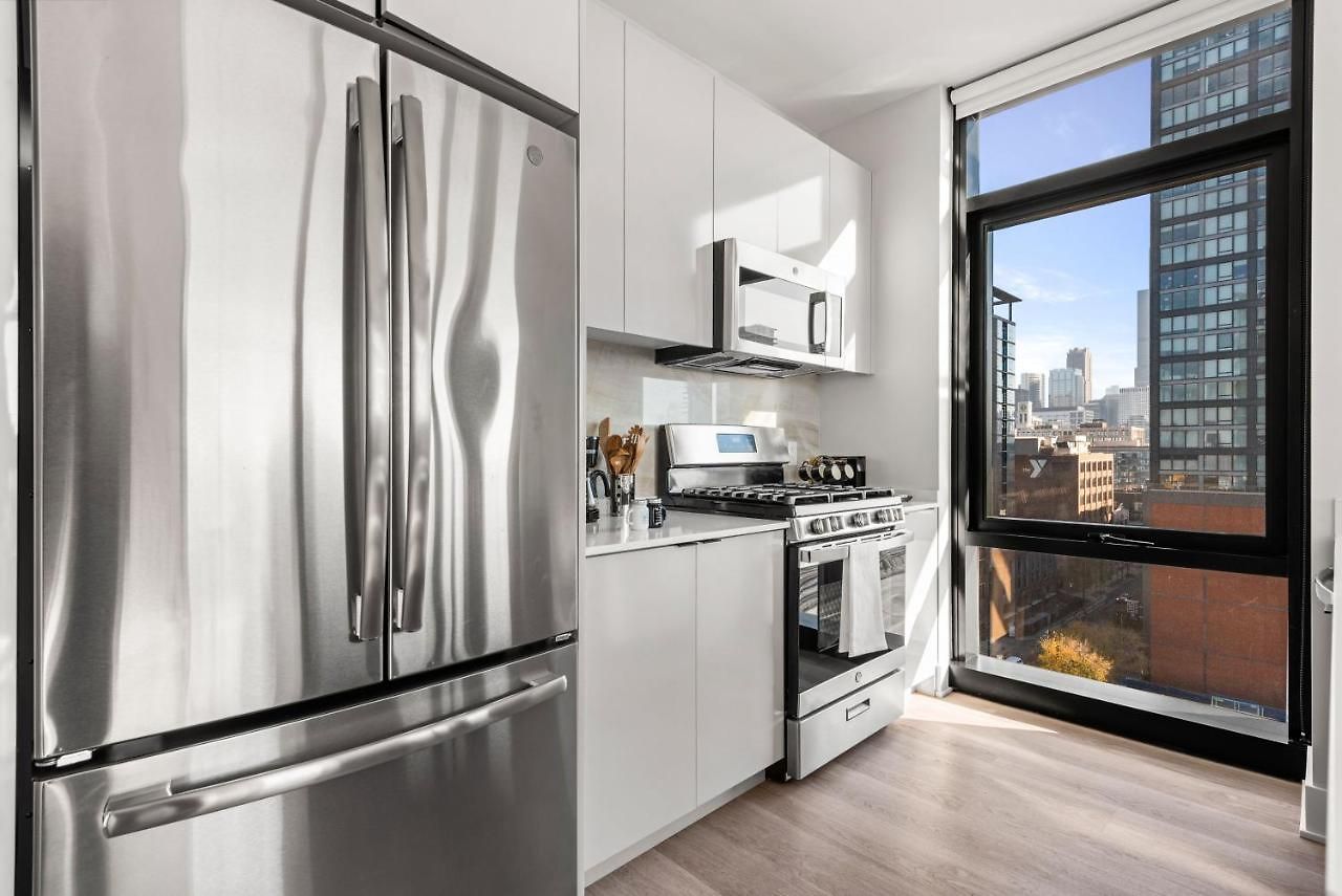 Avra Stylish Prime West Loop Location Near Union Park Chicago