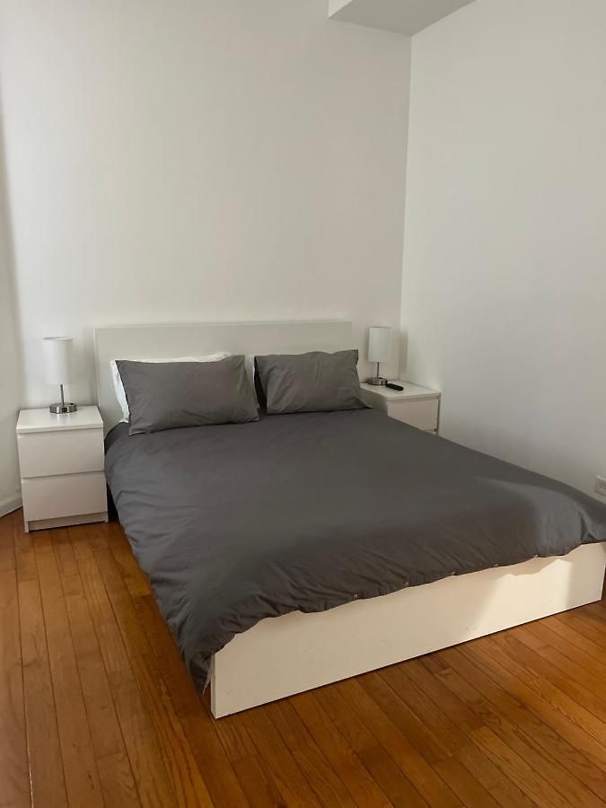 Adorable 2 Bedroom With Free Street Parking * Chicago