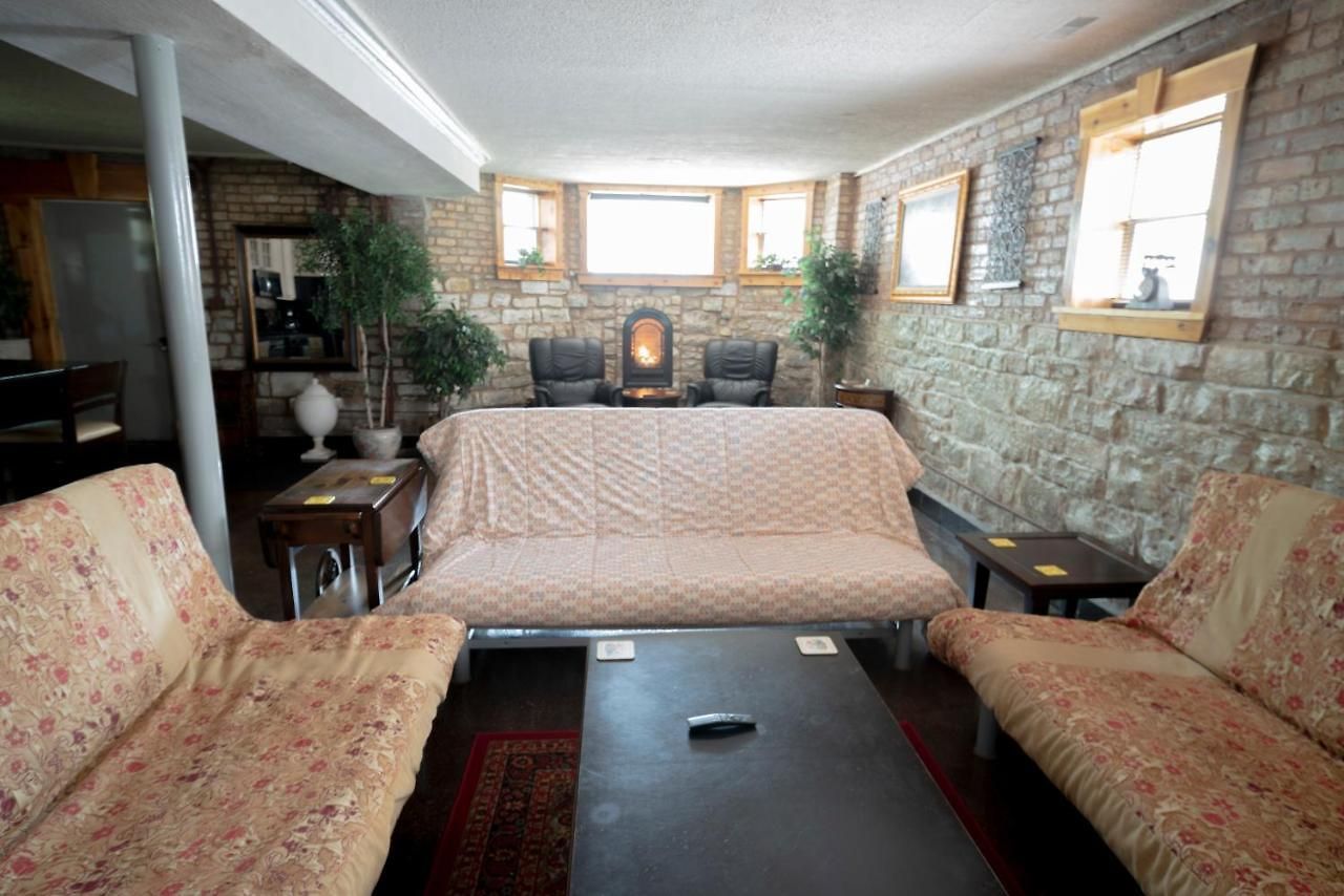Inspiring Grotto Sleeps 10-20 Free Tv & Parking
