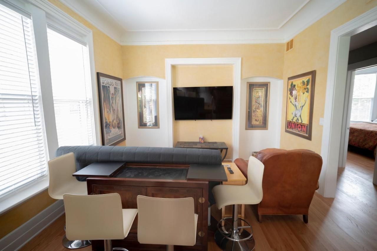Apartment Sleeps 10-20 Free Tv & Parking