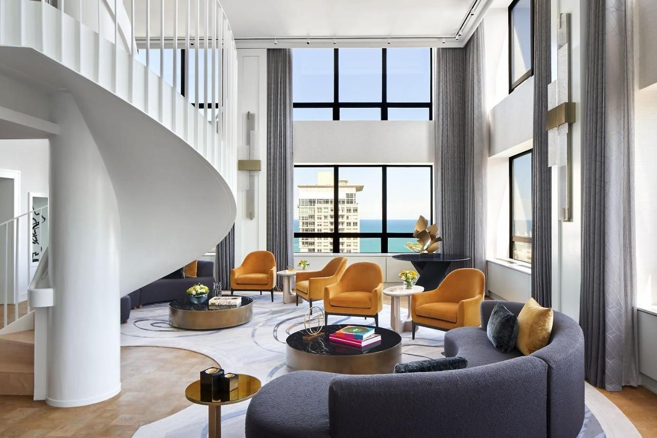 The Ritz-carlton,