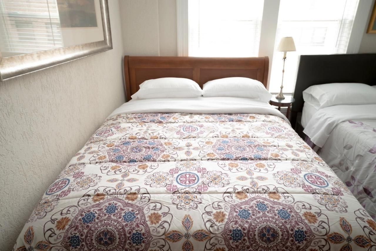 Sleeps 10-20 Free Tv & Parking Apartment *