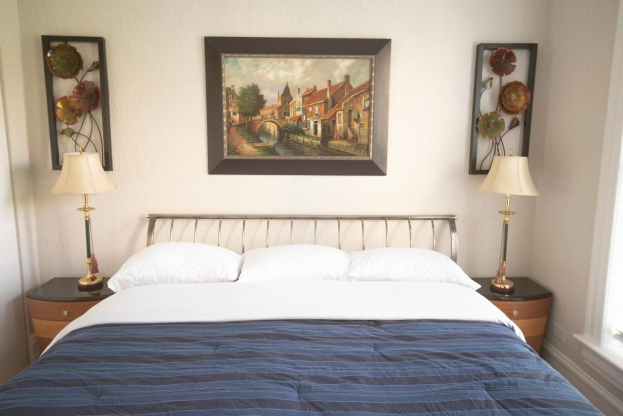 Sleeps 10-20 Free Tv & Parking Apartment