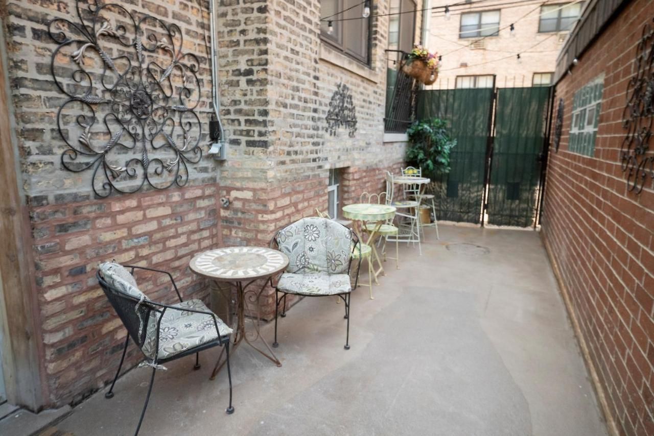 Sleeps 10-20 Free Tv & Parking Apartment