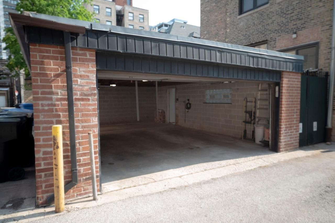 Stone Mansion Sleeps 10-20 Free Tv & Parking Apartment Chicago