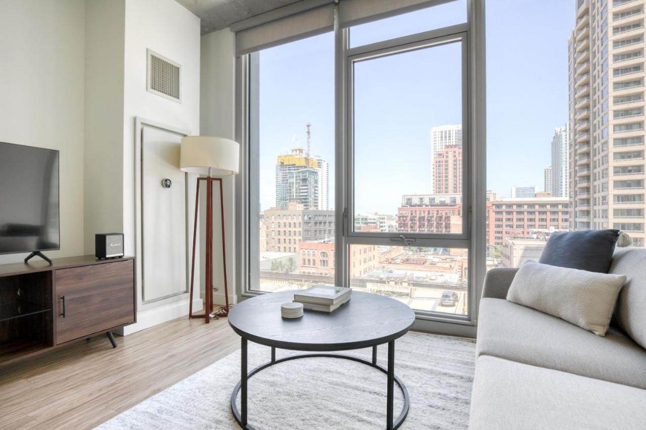 W Loop W Deck Pool Gym 3 Blocks To L Chi-644 *