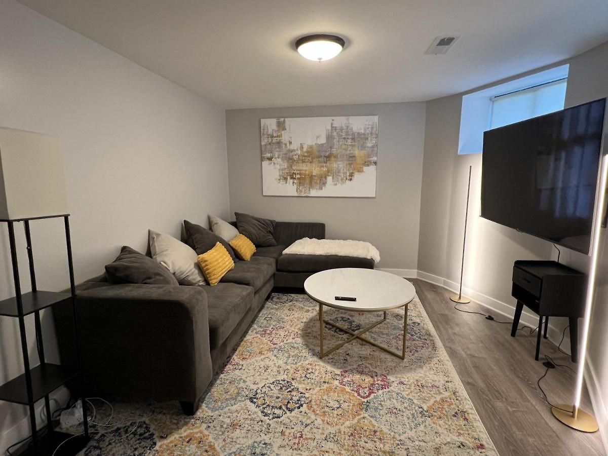 Modern 3 Bedroom Close To Downtown * Chicago