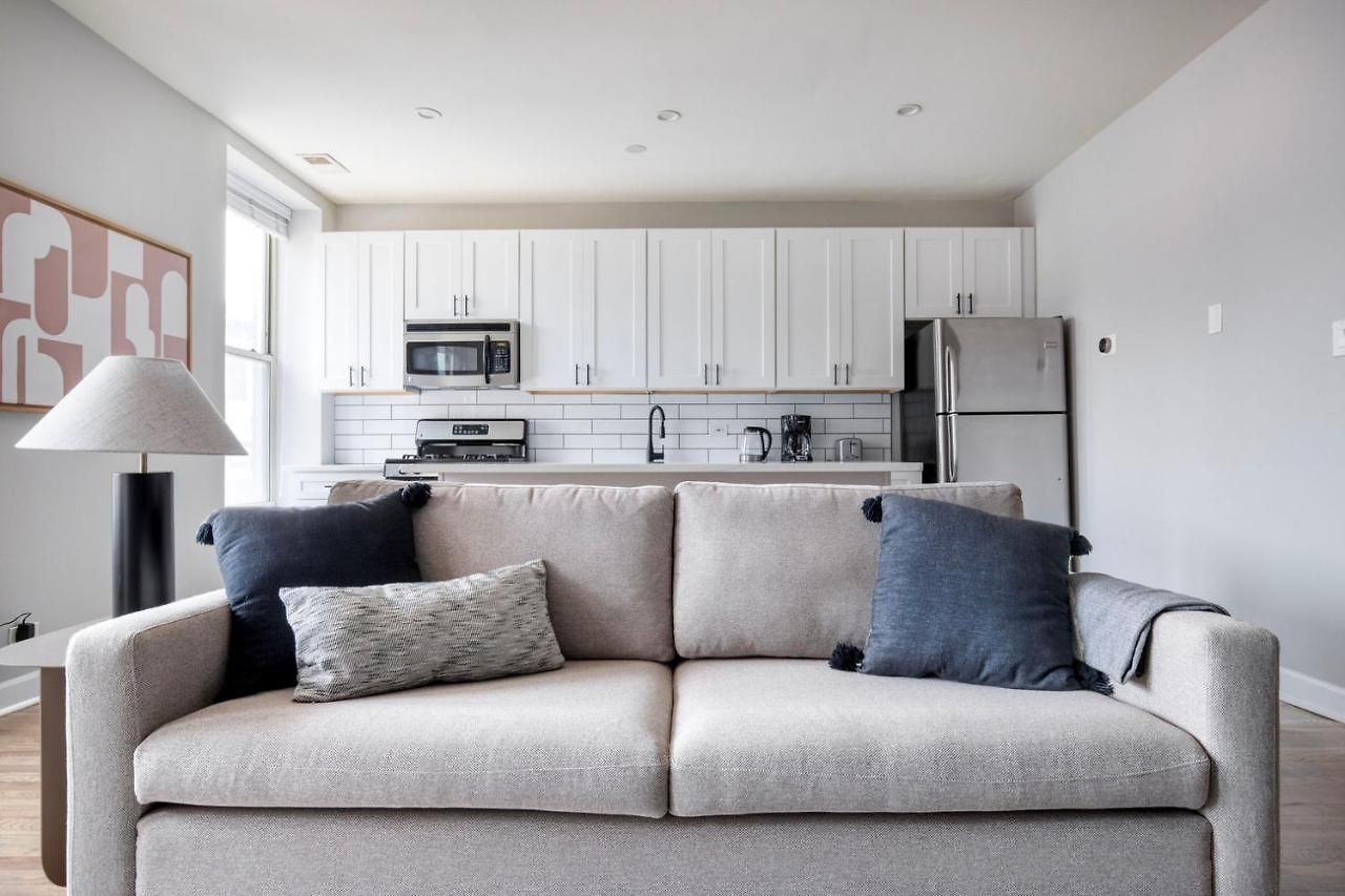 Lakeview 2br W Wd Nr Wrigley Field Chi-944