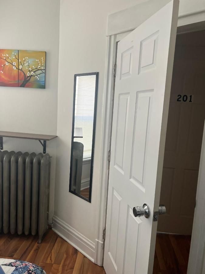 Hollywood Llc Homestay