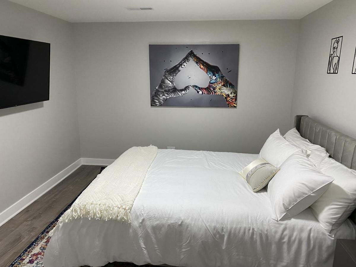 Apartment Modern 3 Bedroom Close To Downtown