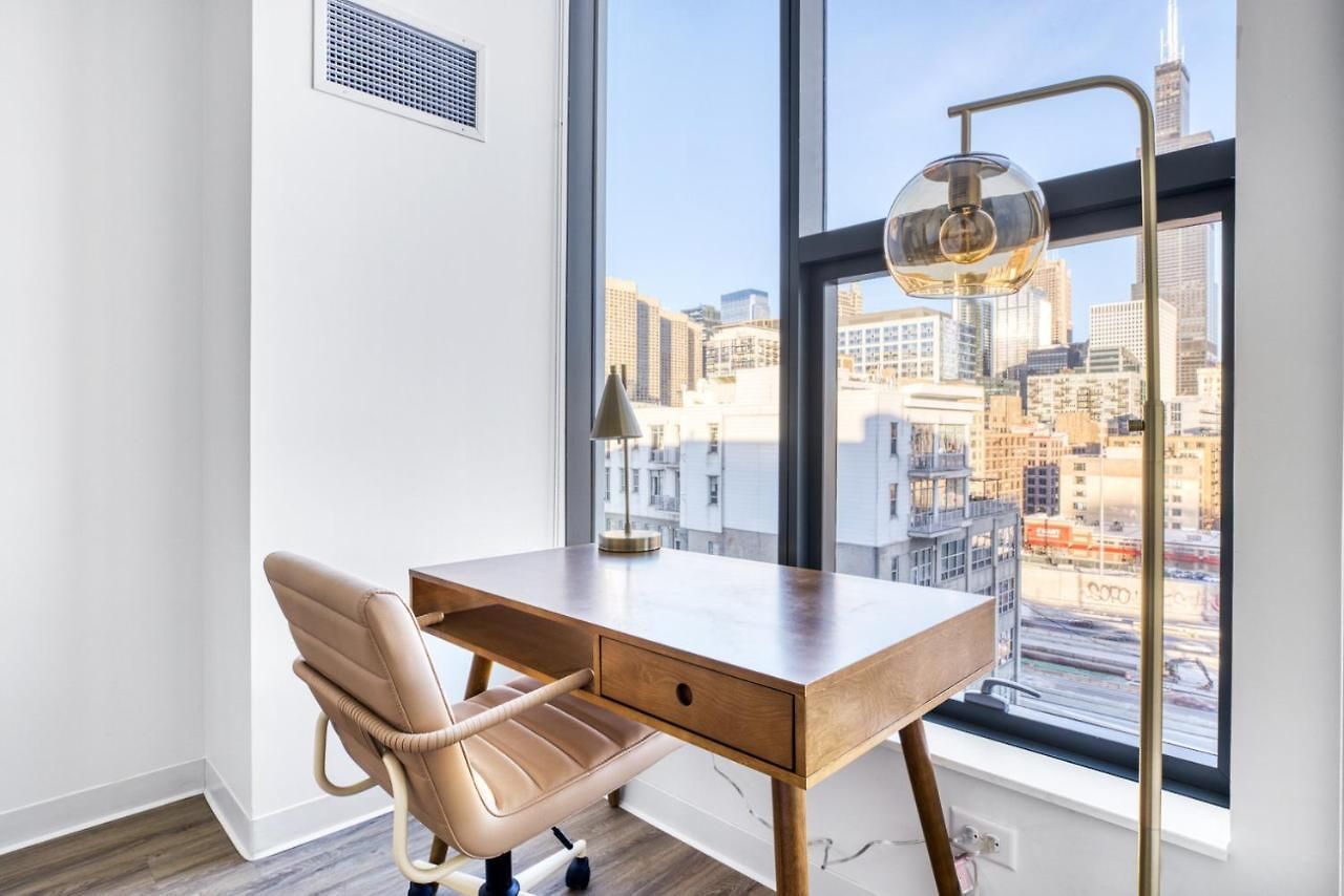 Apartment W Loop 2br W Gym Pool In Heart Of Greektown Chi-561