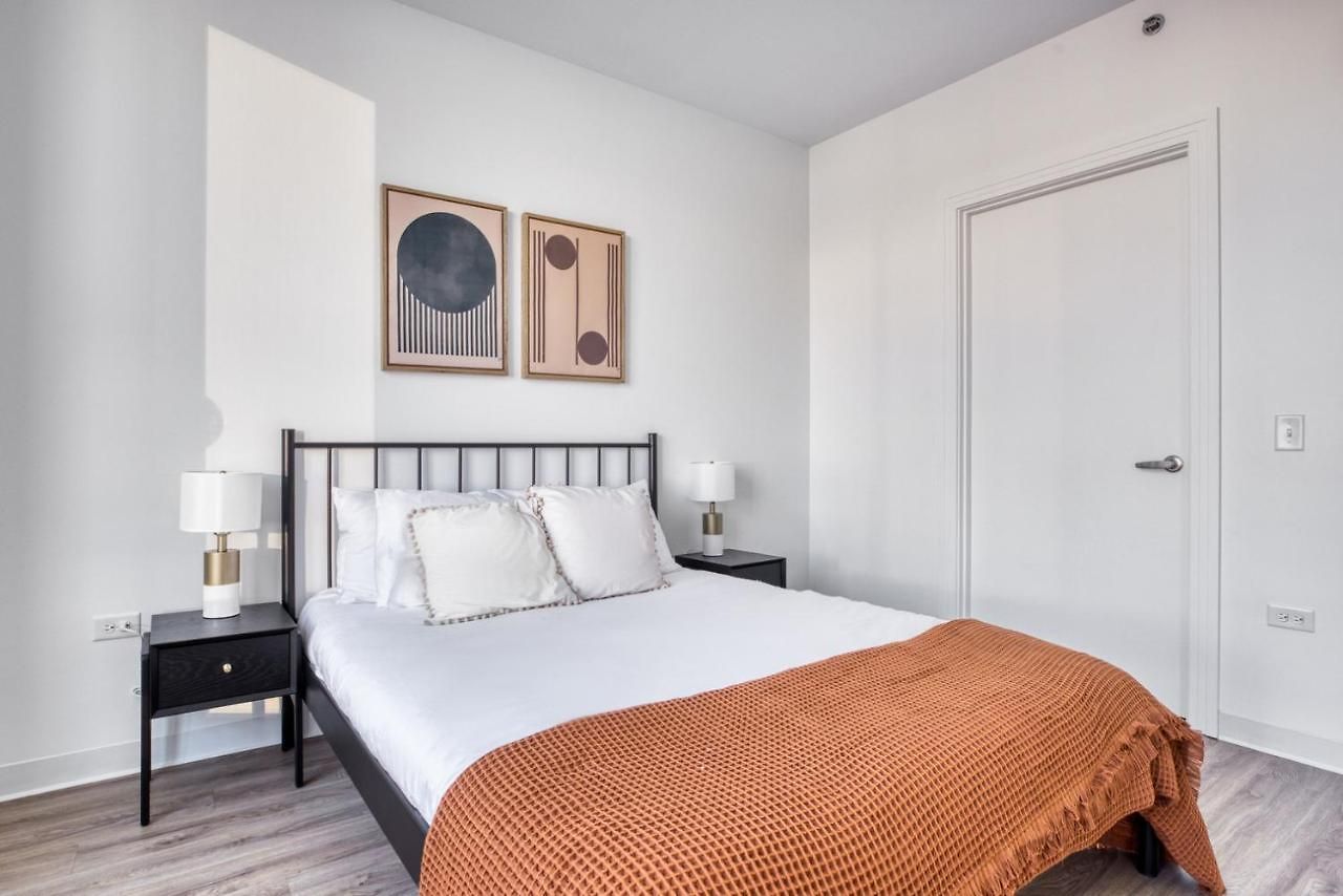 W Loop 2br W Gym Pool In Heart Of Greektown Chi-561 Apartment Chicago