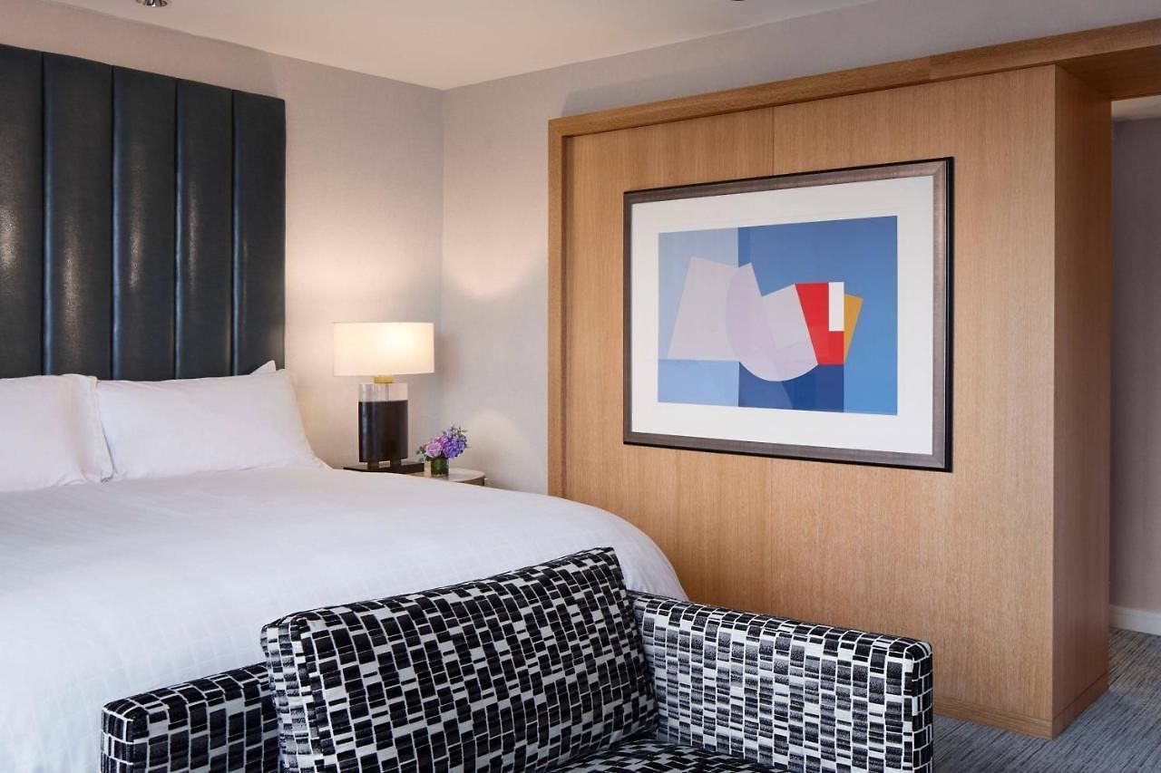 The Ritz-carlton, Hotel