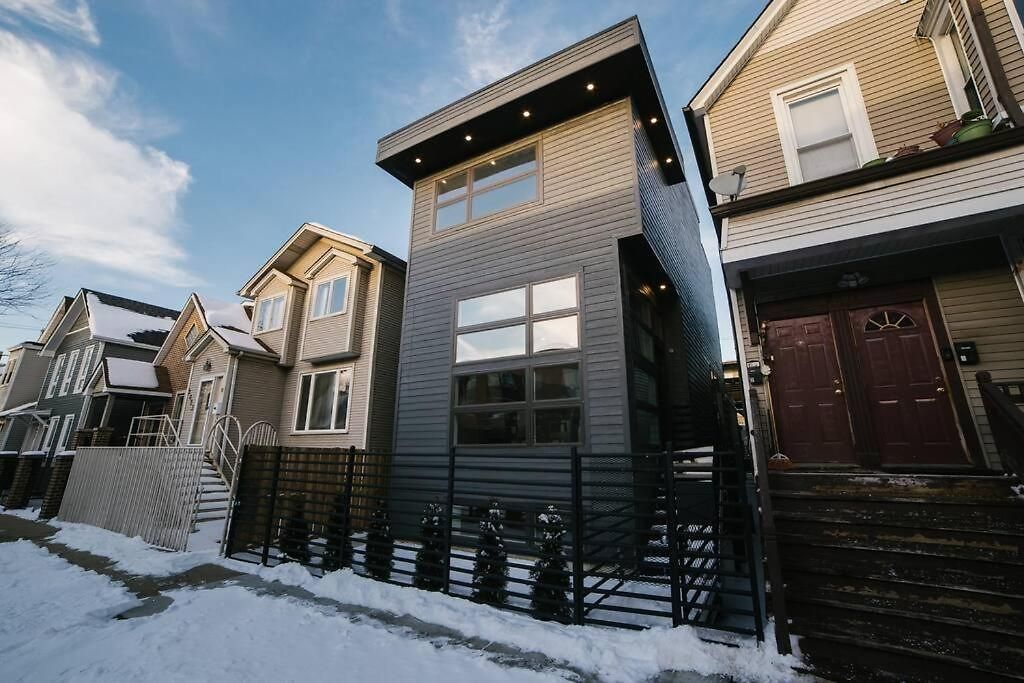 Magnificent New W/8 Beds & Free Parking Chicago