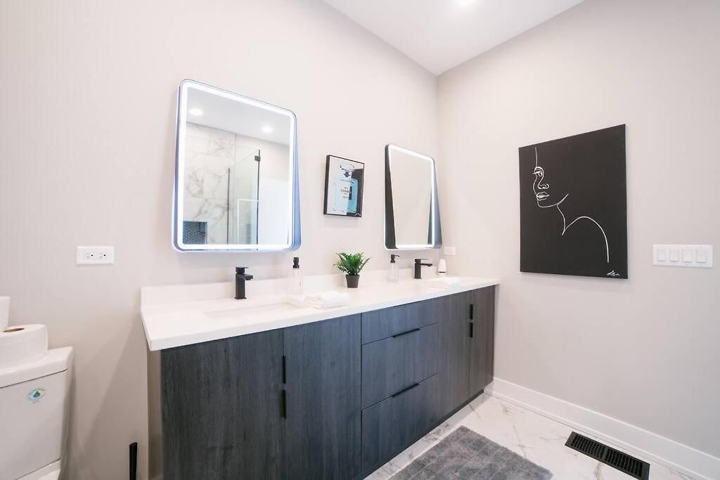 Magnificent New W/8 Beds & Free Parking