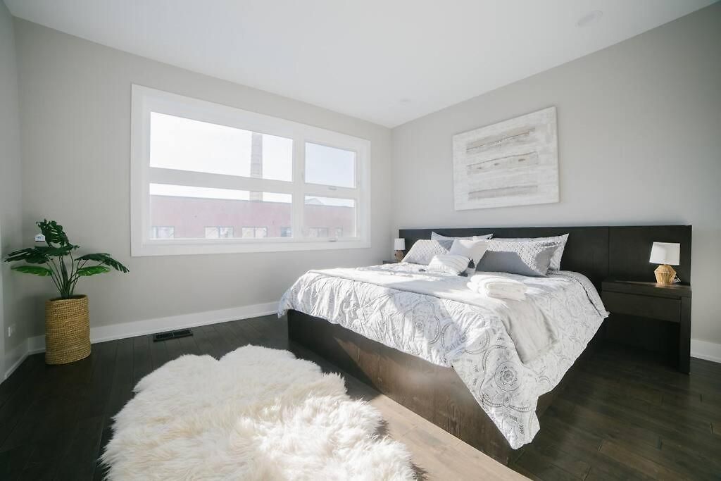 Magnificent New W/8 Beds & Free Parking