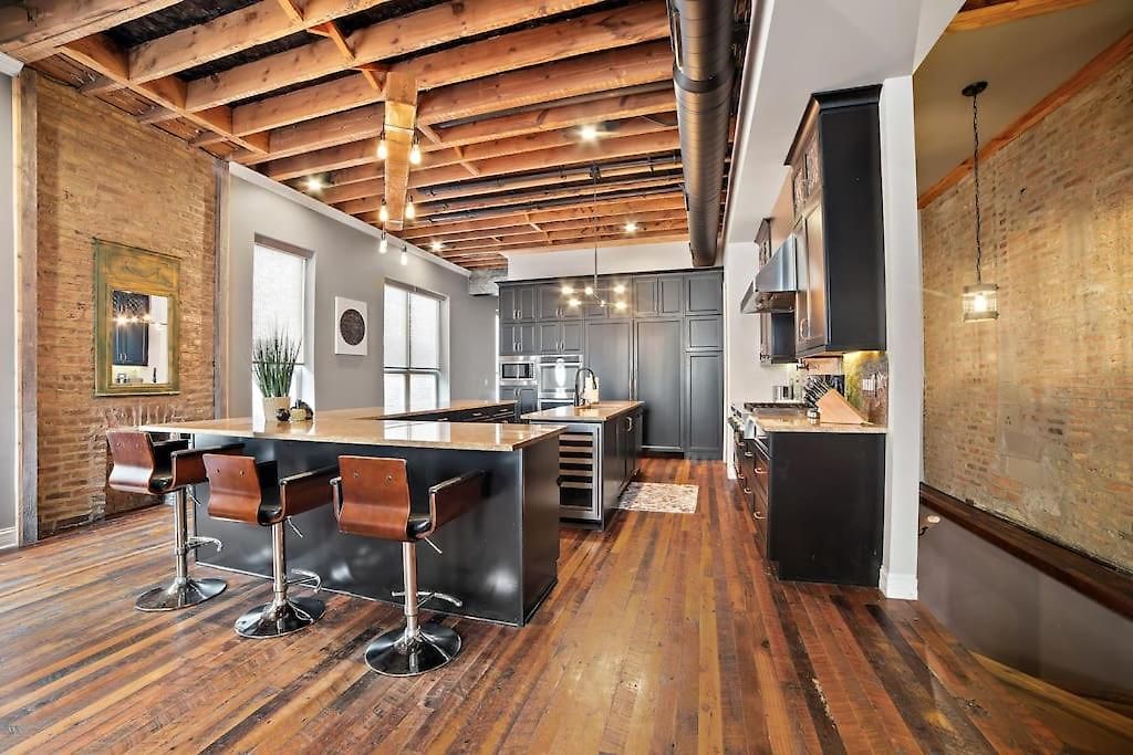Mid-century Gem Steps From United Center Chicago