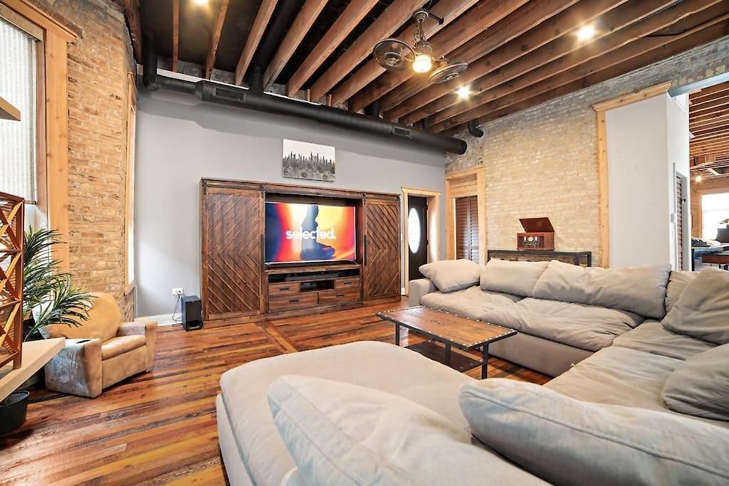 Mid-century Gem Steps From United Center Chicago