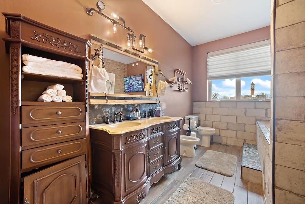Mid-century Gem Steps From United Center 4* Chicago