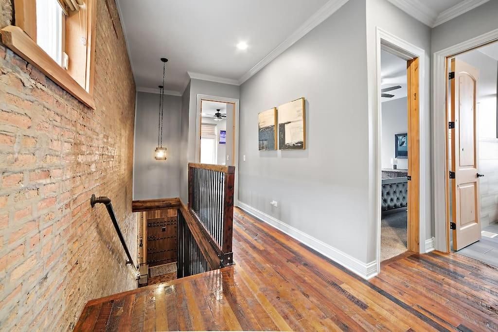 Mid-century Gem Steps From United Center 4*