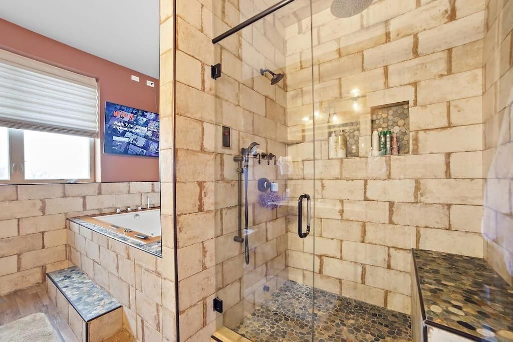 Mid-century Gem Steps From United Center Hotel 4*