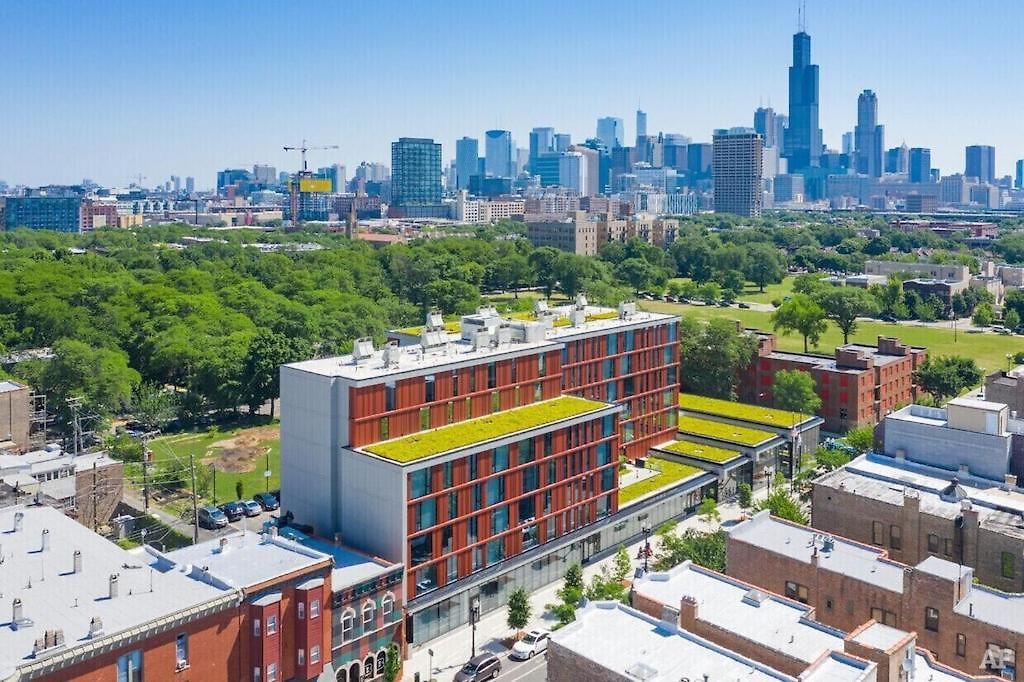 Bella On Taylor Street Chicago's Little Italy 1 Mile West The Loop & Uic Apartment Chicago