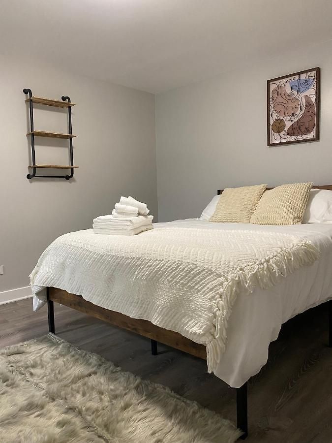 Apartment Stylish Urban Retreat 3 Bedroom Newly Remodeled