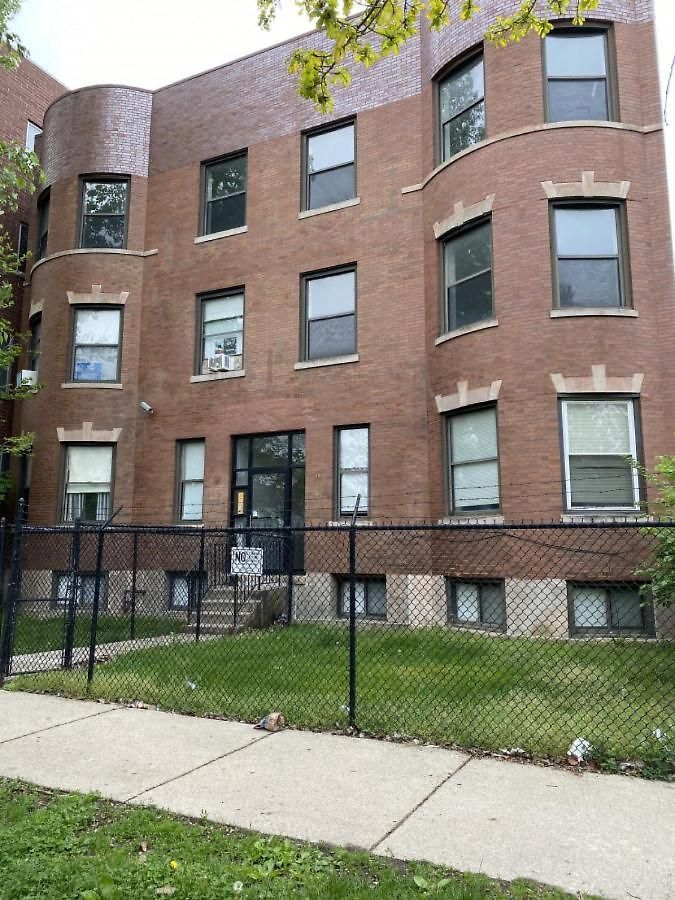 Stylish Urban Retreat 3 Bedroom Newly Remodeled Apartment Chicago