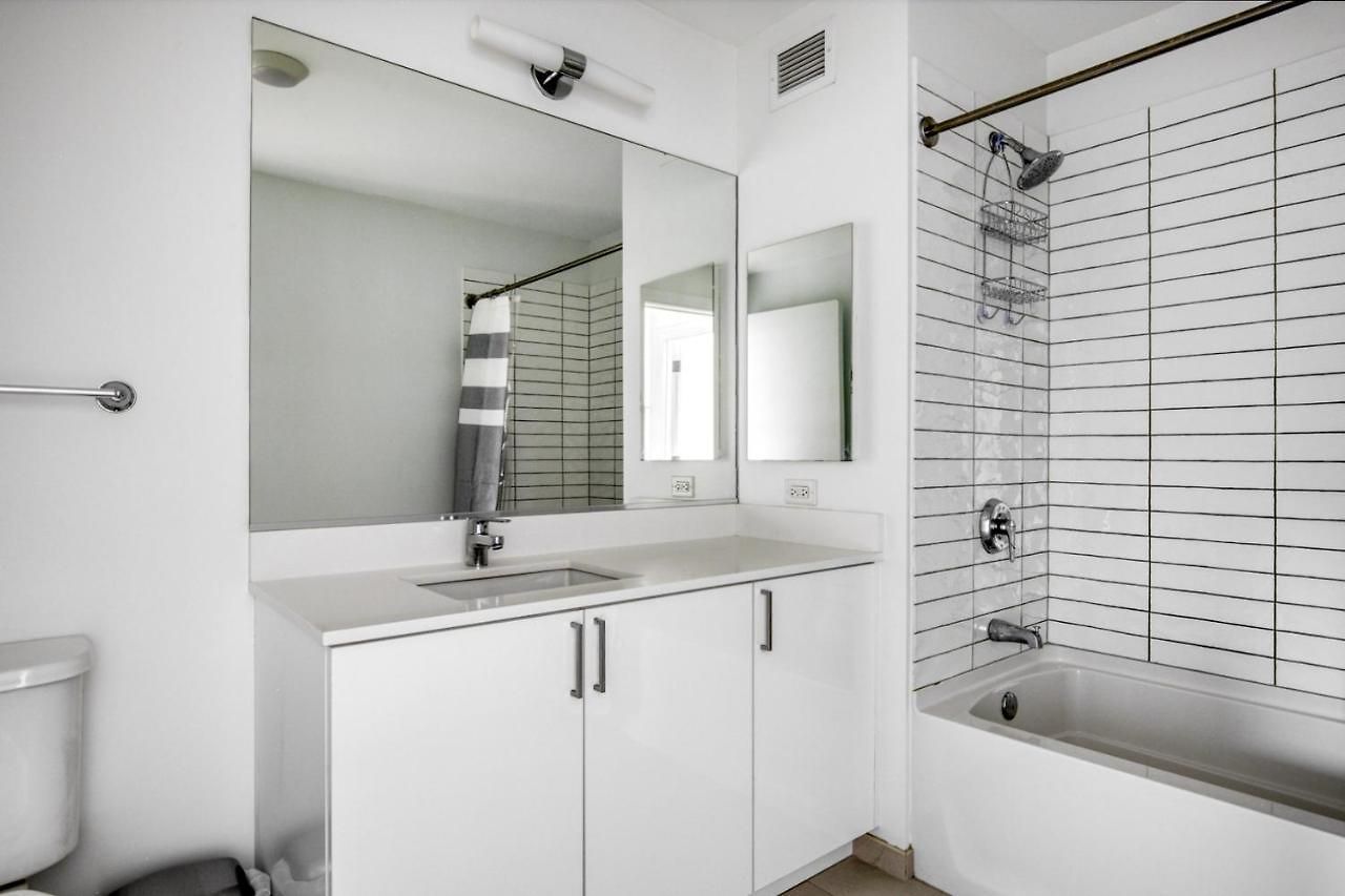 W Loop 1br W Gym Pool In Heart Of Greektown Chi-533 Apartment Chicago